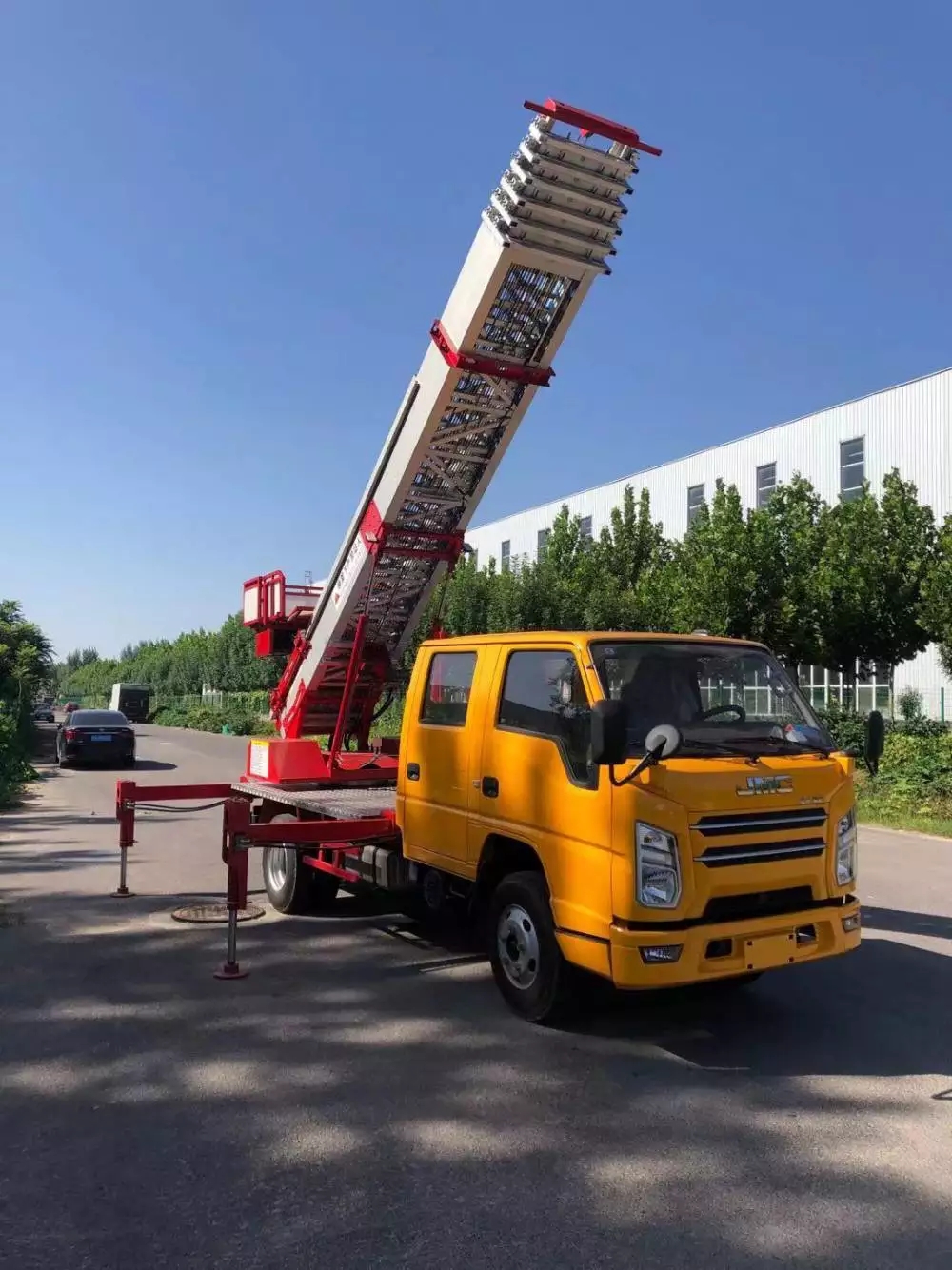 珙县附近的云梯车出租服务：轻松解决高空作业需求