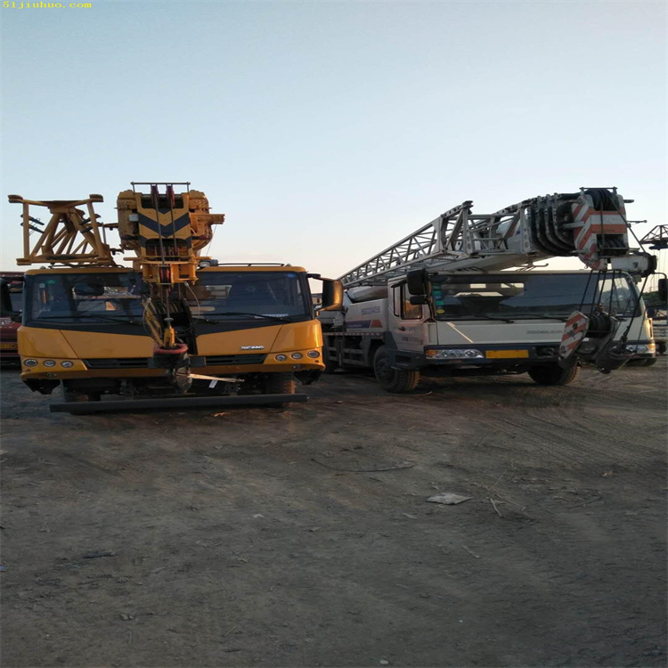 珙县吊车吊挖机正确办法